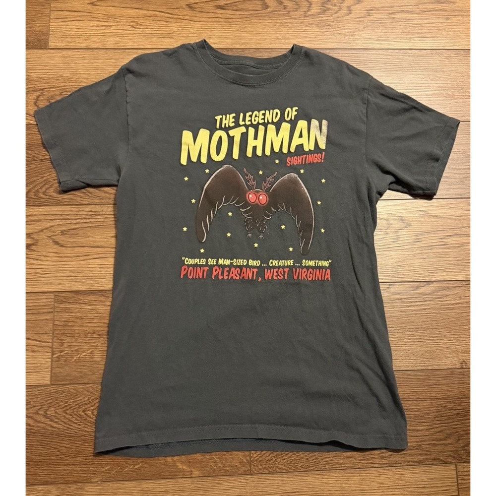 Hot Topic The Legend of Mothman Sightings Graphic T-Shirt Mens Medium Gray